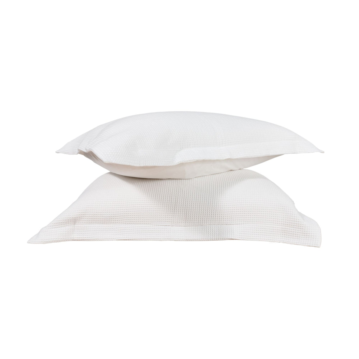Two pillow shams on a white background. #color_arctic snow
